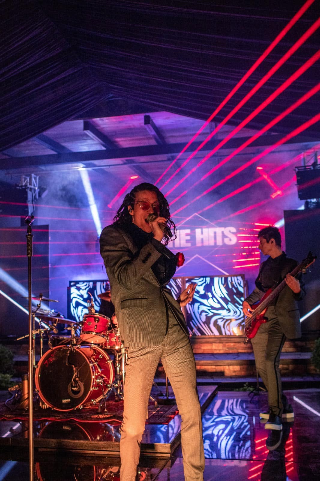 Banda en vivo en el escenario