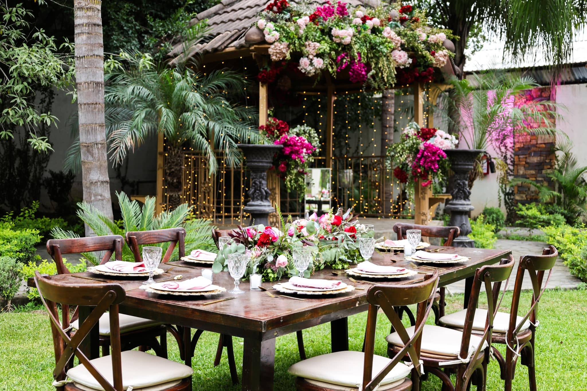 Kiosco con mesa de gala