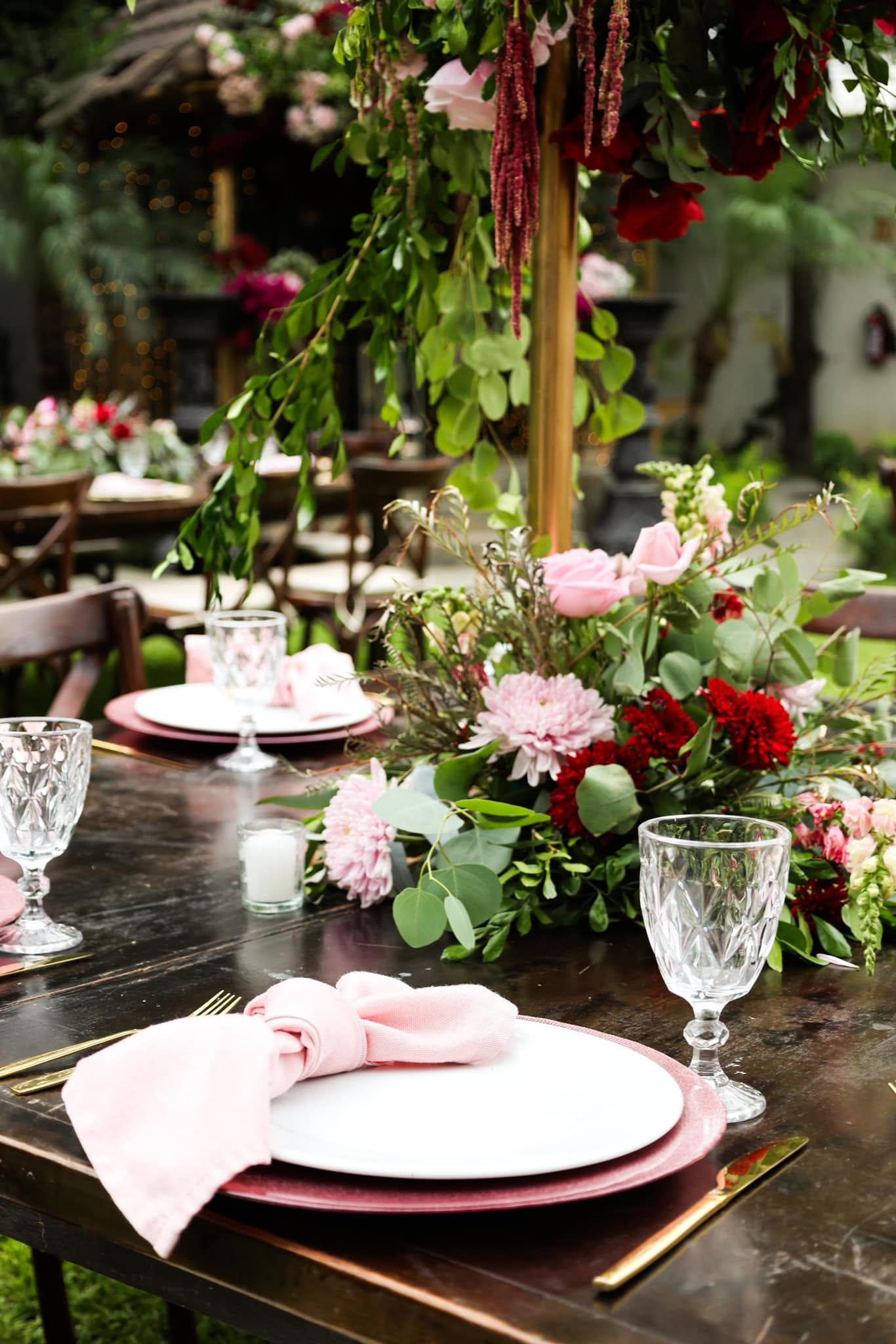 Montaje de mesa con florales